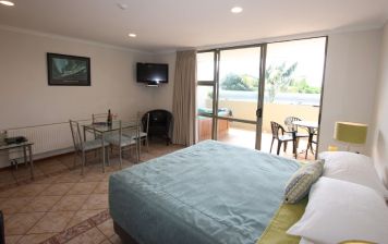 1-Bedroom Unit with Hot Tub